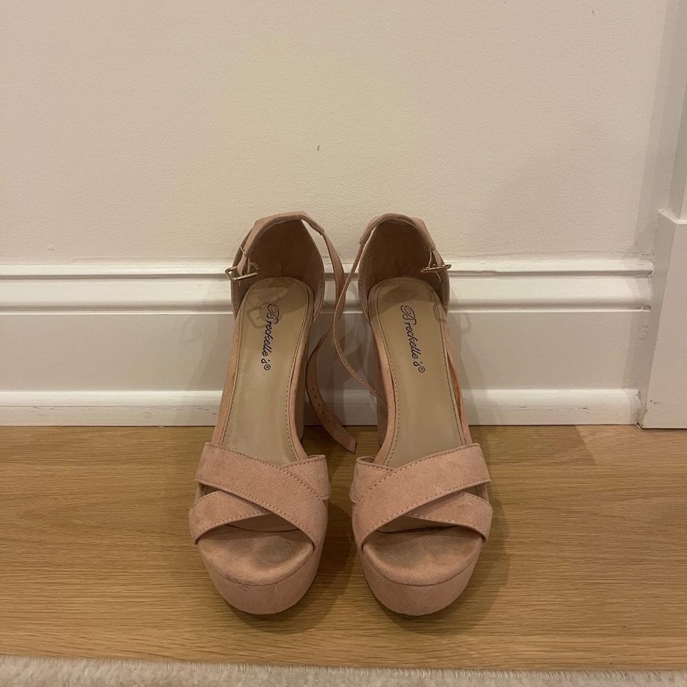 Heels - Picture 2 of 6